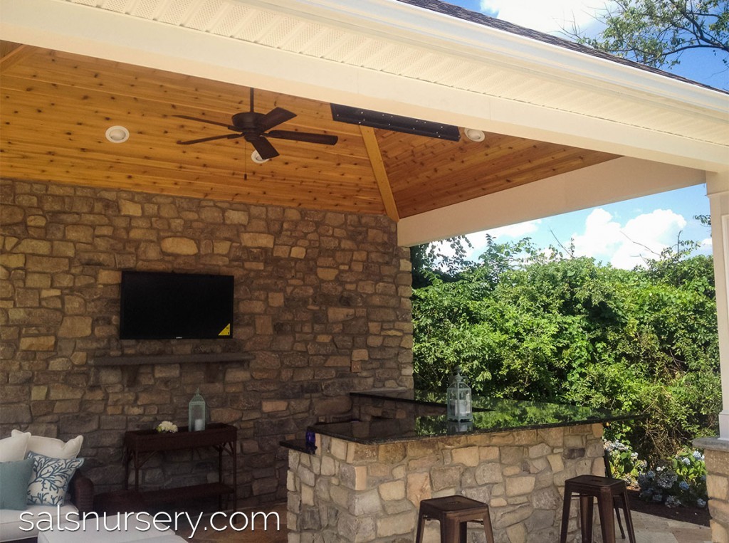 Accented Masonry Wall in Outdoor Living Area